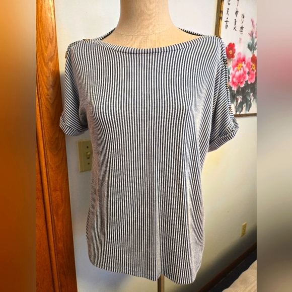 RETROLOGY Women's Light Blue & White Striped Top. Size Large. - Picture 1 of 8